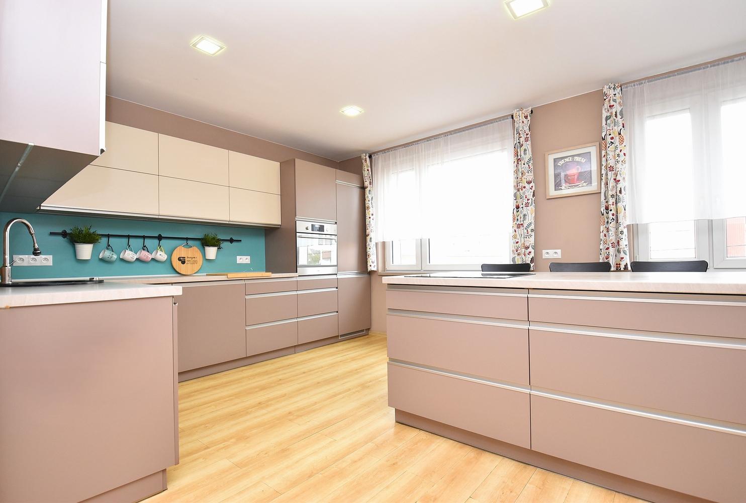 Mieszkanie Nowoczesne 64 m² z widokiem na las. balkon. wyspa kuchenna. pełna modernizacj